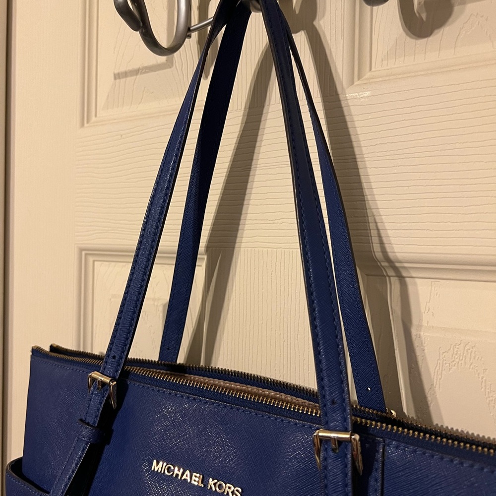 Michael Kors - Jet Set Electric Blue Saffiano Leather Shoulder Bag - Picture 8 of 8